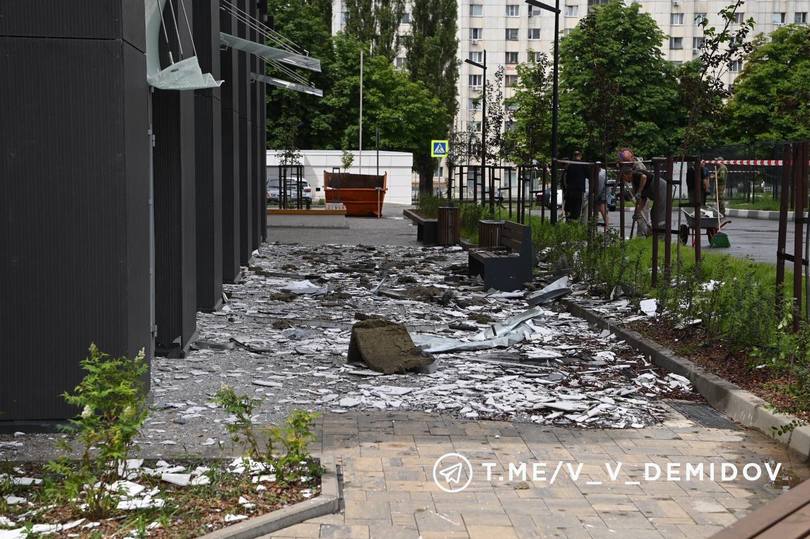 В Белгороде устраняют последствия массированной ночной атаки БПЛА1