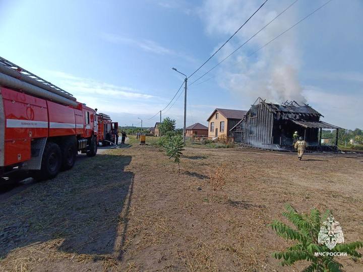 В селе Стрелецкое Белгородского района загорелся дом1