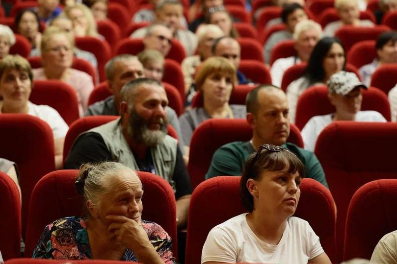 «Будем делать все, что в наших силах»: белгородский губернатор встретился с отселенными жителями приграничья5