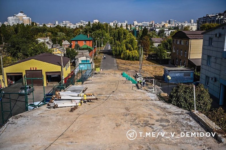 В Белгороде на мосту со смайлами демонтируют конструкции2