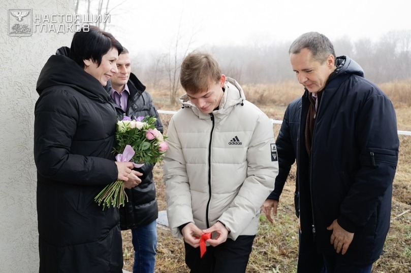 Гладков вручил жителям Волоконовского района ключи от нового жилья4