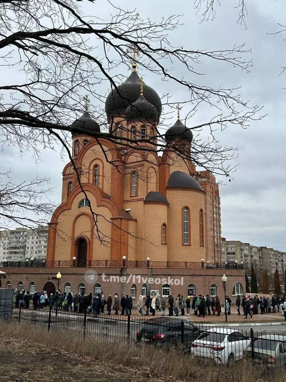 Очередь за водой в Старом Осколе