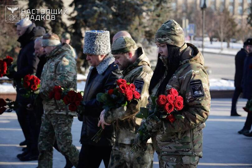 Вячеслав Гладков вместе с ветеранами СВО возложил цветы к мемориалам Белгорода2