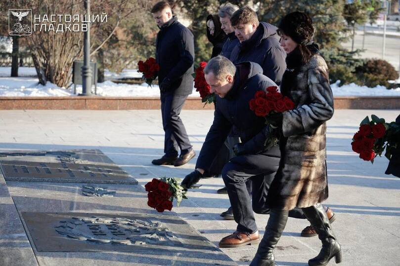 Вячеслав Гладков вместе с ветеранами СВО возложил цветы к мемориалам Белгорода1